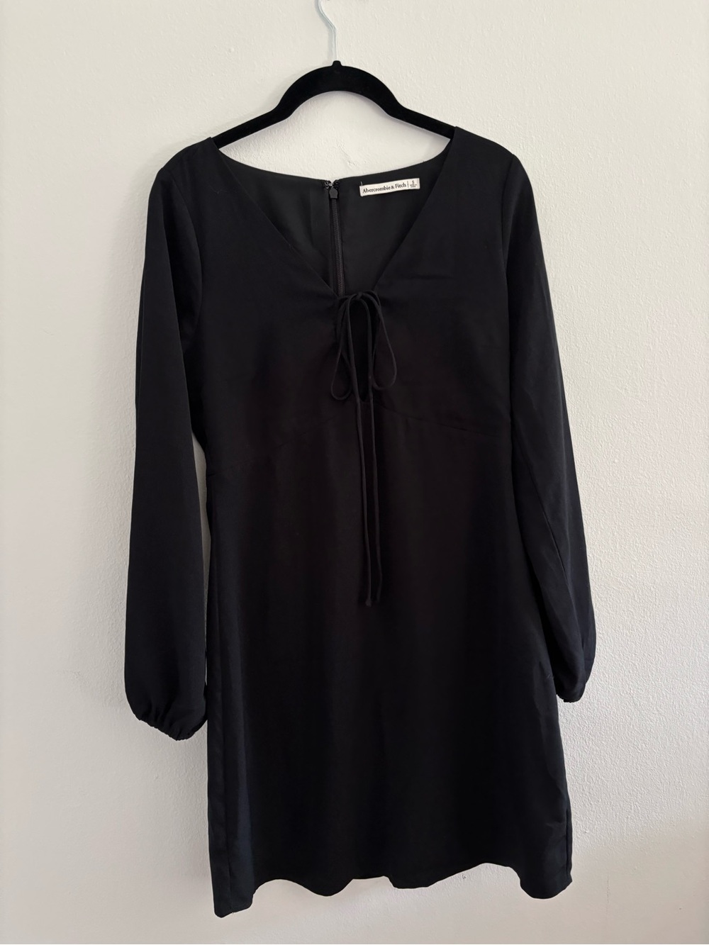 Abercrombie & Fitch Black Long-Sleeve Tie-Front Shift Dress